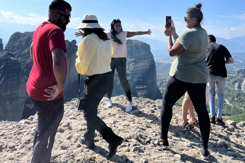 De Atenas: Viagem de 1 dia de trem para as cavernas e mosteiros de Meteora