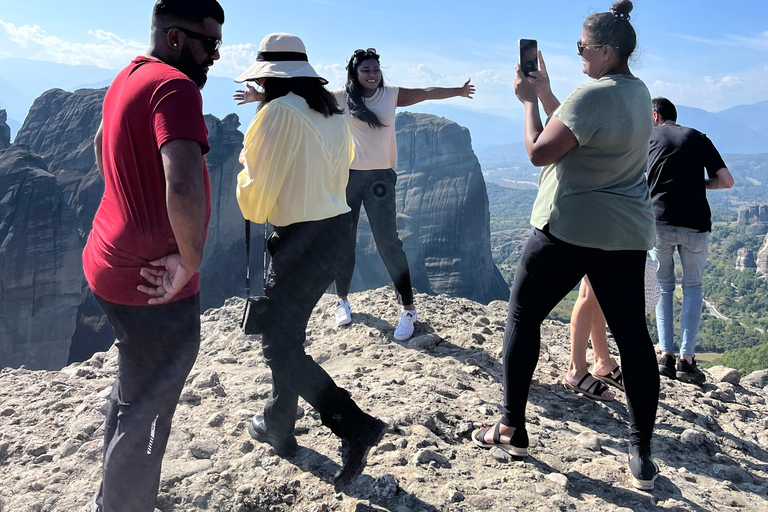 De Atenas: Viagem de 1 dia de trem para as cavernas e mosteiros de Meteora