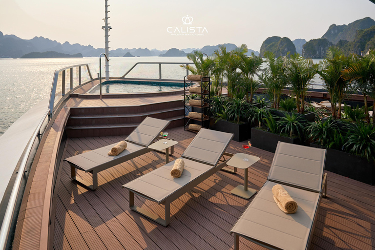 Ha Long 6★ Kreuzfahrt: 2-tägige Tour zur Titop-Insel und zur Sung Sot-Höhle