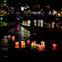 Gita in barca notturna e Lanterna galleggiante sul fiume Hoai Hoi An - Hizvo