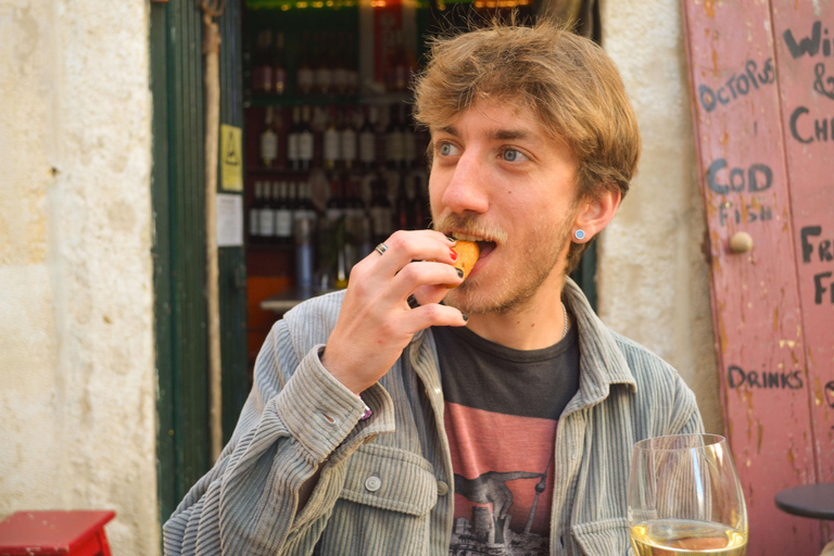 Lisbon: Graça Food & Wine Tour in Traditional Taverns Food & Wine Walking Tour