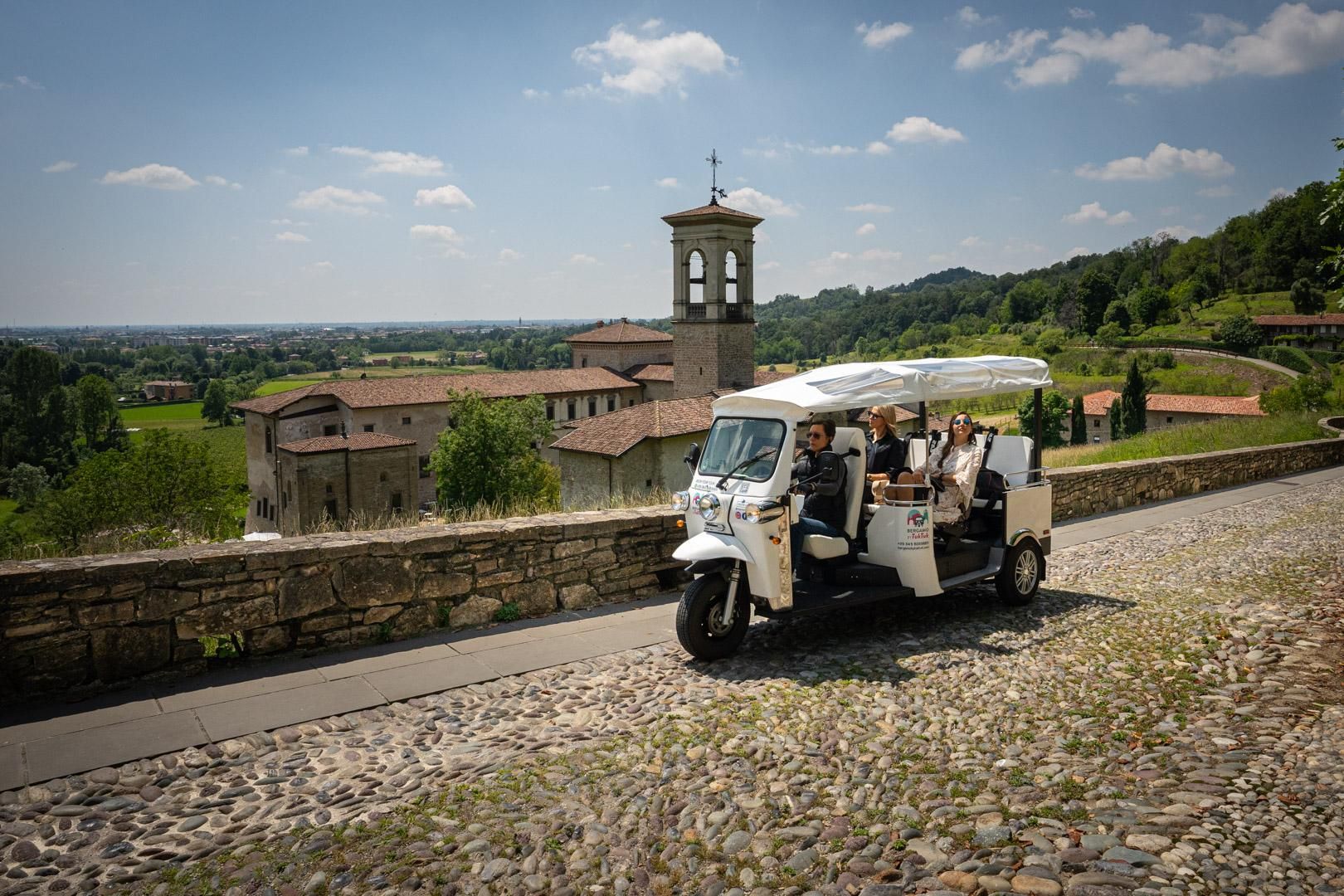 Bergamo: Tour durch die Hügel mit dem Tuk-Tuk zwischen Natur, Kunst und Panoramen der Oberstadt