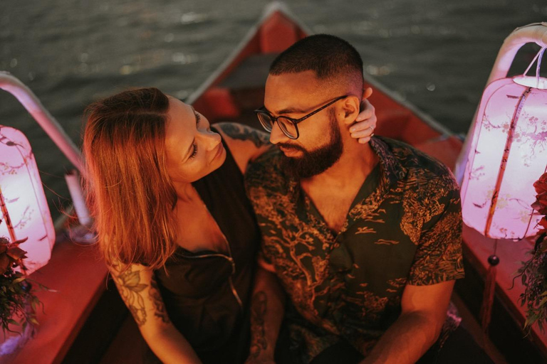 Hoi An: Private Photoshoot with Rowboat Ride & Lanterns