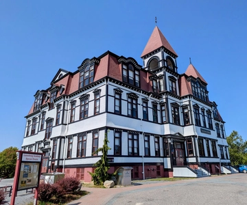 Peggy’s Cove & Lunenburg + 2 Hidden Gems – Full Day Tour