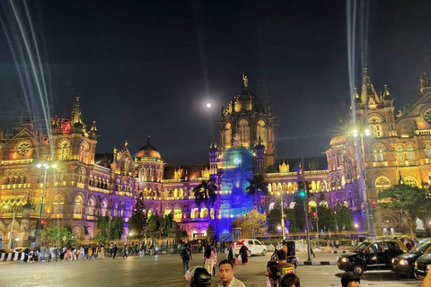 Mumbai nocą: street food i spacer po dziedzictwiePrywatna nocna wycieczka po Bombaju: street food i dziedzictwo kulturowe