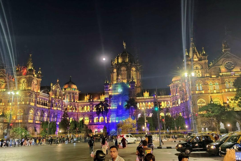 Mumbai nocą: street food i spacer po dziedzictwiePrywatna nocna wycieczka po Bombaju: street food i dziedzictwo kulturowe