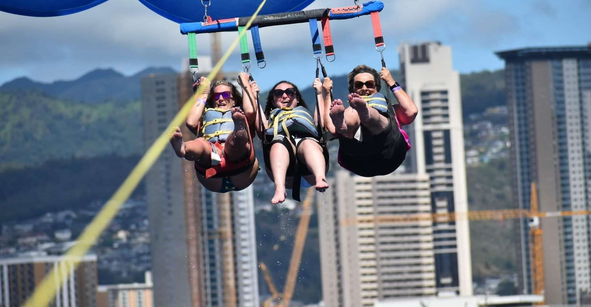 Oahu, Waikiki Parasailing - Housity