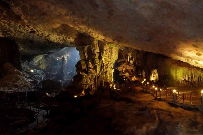 Całodniowa wycieczka po zatoce Ha Long, wizyta w Titov, niesamowita jaskinia, kajak