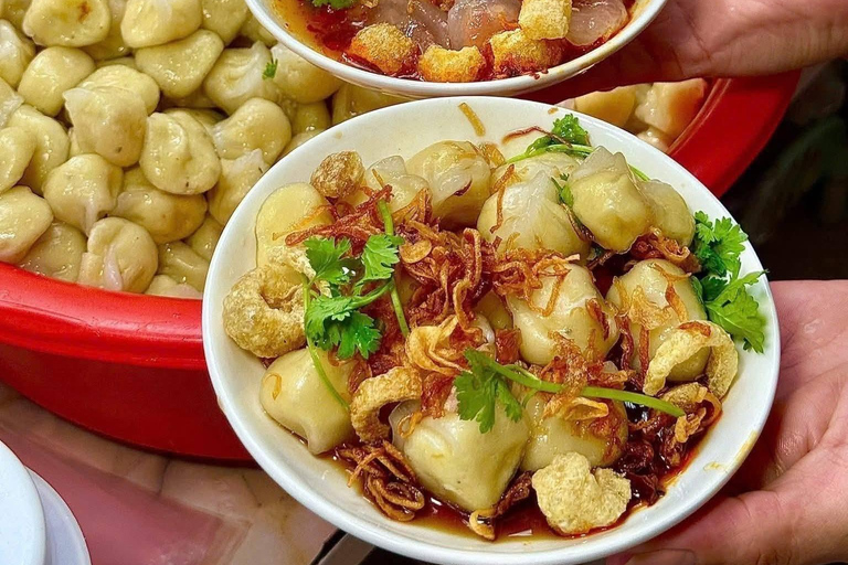 Hue Street Food Adventure – Eat, Walk & Explore Like a Local Private Group