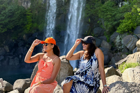 Jeju Small Group Tour incl. Yacht Cruise, Falls & Mt.Halla Jeju Small Group Tour with Yacht Cruise, Falls & Mt.Halla