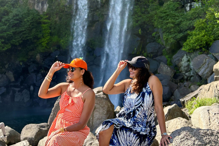 Jeju Small Group Tour incl. Yacht Cruise, Falls & Mt.Halla Jeju Small Group Tour with Yacht Cruise, Falls & Mt.Halla