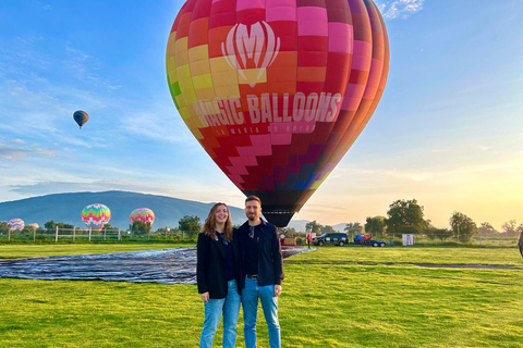 Incredible balloon flight over Teotihuacan all inclusive