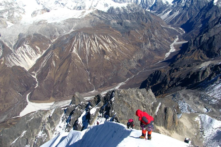 Ascensión al Pico Ganja-la Chuli (Naya Kanga)Escalada al Pico Ganja-La Chuli-Naya Kanga