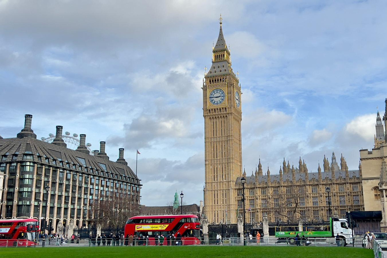 Southampton Port to London - Optional Via Stonehenge 6 Passengers Large MPV Vehicle