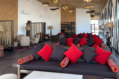 Doha: Guided Tour in Qatari Style at Al Majles Resort