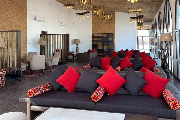 Doha: Guided Tour in Qatari Style at Al Majles Resort