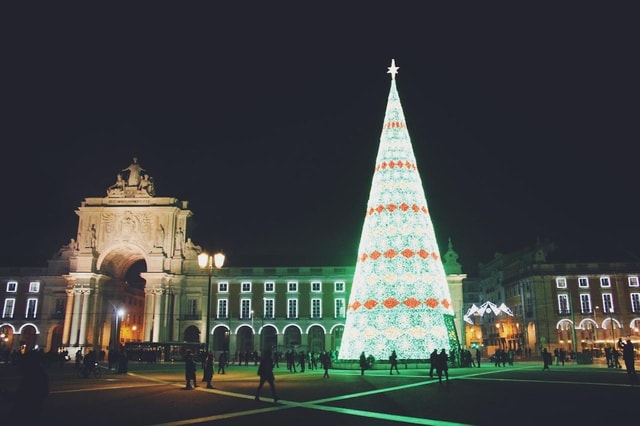 Lisbon: Private Christmas Lights Tour by Eco Tuk Tuk