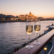 Budapesti városnéző hajókázás a Dunán, korlátlan italfogyasztással