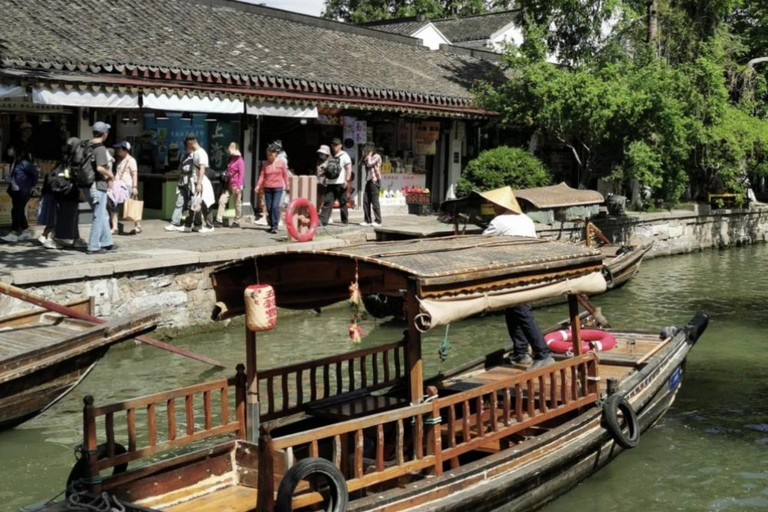 Shanghai: Zhujiajiao Water Town & Yuandang Lake Cycling Trip