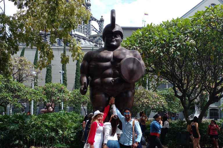 Medellin: Pablo Escobar y City Tour privado. 2 tours en 1 Medellin: pablo escobar y city tour privado. 2 tours en 1