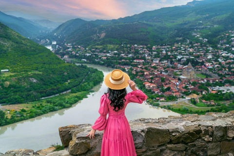 Från Tbilisi: Mtskheta, Gori, Stalinmuseet och Uplistsikhe