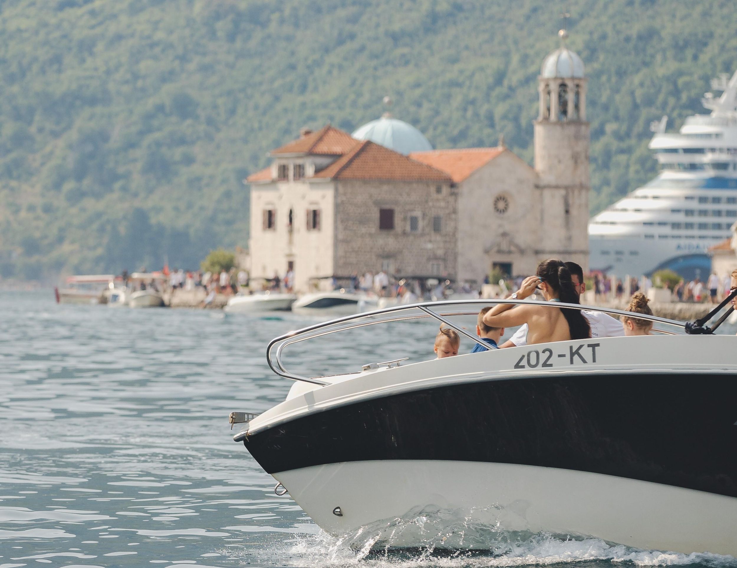 Risan: Bootstour zur Gospa od Škrpjela & nach Perast