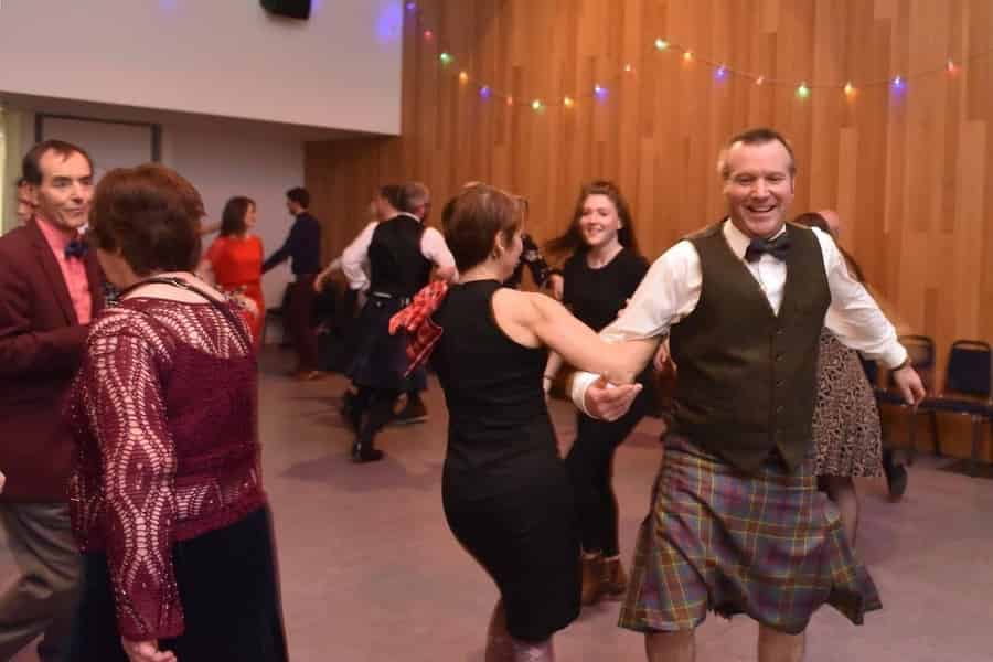 Edinburgh: Ceilidh-Tanzabend mit Whisky und traditionellem Essen