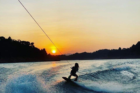 Guatapé: Wakeboarding and Wakesurfing Experience