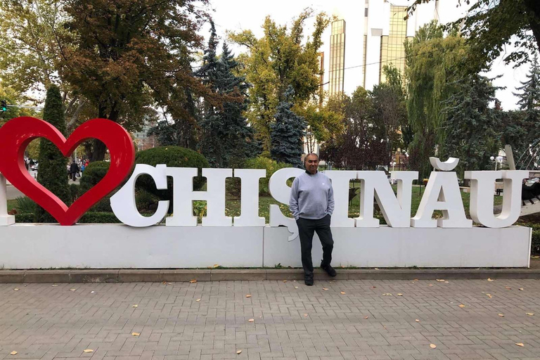 Chișinău: City Tour, Wine Painting Workshop, & Tasting