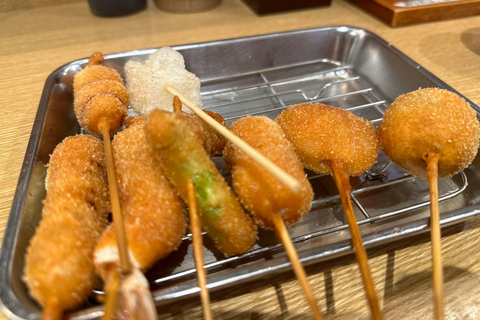 Osaka: Tour gastronomico Retro Shinsekai con piatti locali di stradaOsaka: Tour gastronomico a Shinsekai, 3 ore (cibo incluso)