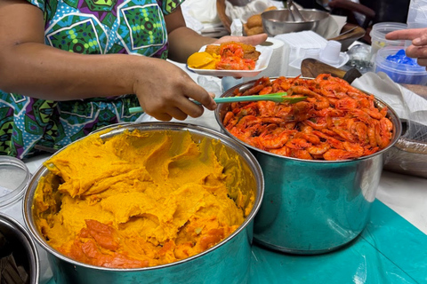Salvador: Bahia Bites Food Tour with 12+ Tastings
