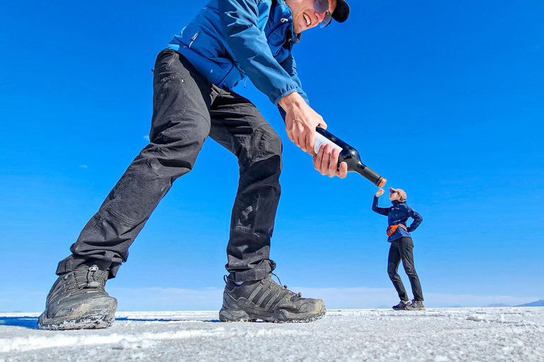 Uyuni: 3-Day Salt Flats Tour to San Pedro de Atacama ENGLISH-SPEAKING GUIDE