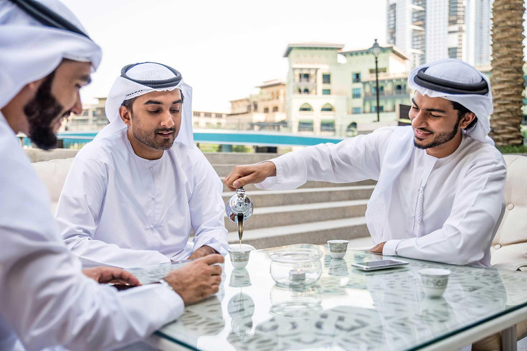 &quot;以风格出行：乘坐悍马进行私人迪拜城市游&quot;&quot;尽享奢华：迪拜私人城市游，乘坐悍马&quot;