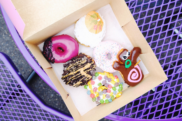 Portland: Guided Holiday Delicious Donut Tour with Tastings