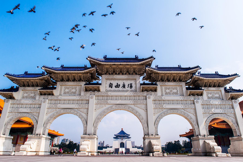 Taipei: City Highlights Tour with Taipei 101 Observatory Join-in Tour