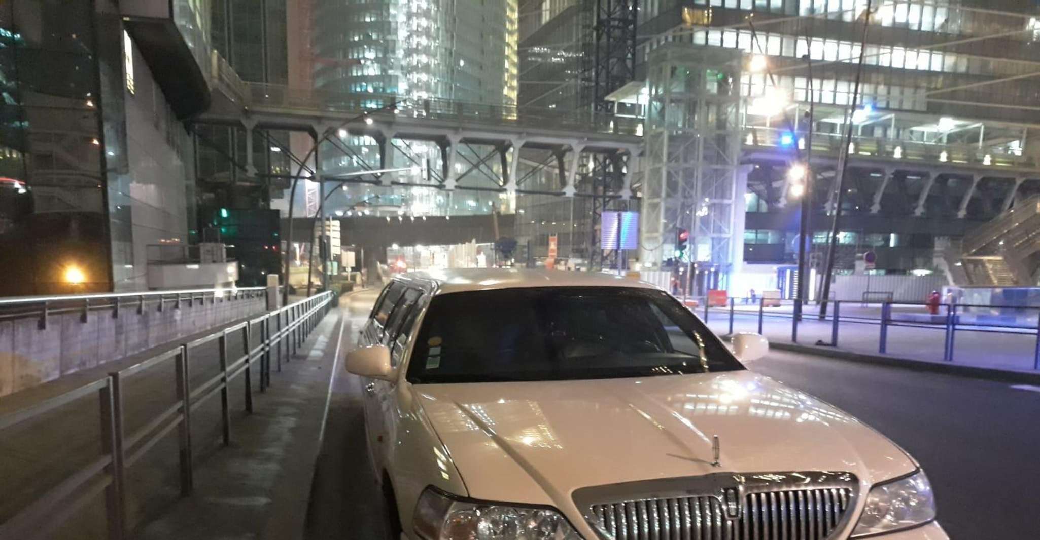 Tour of Paris by limousine by day or night. photo 4