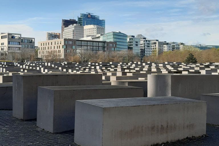 Berlin: Guided walking tour of the must-see sights Berlin: Private guided walking tour of the must-sees