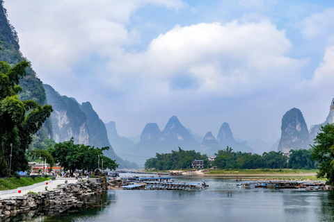Yangshuo dévoilée : vue sur le karst, dérive en bambou et coucher de soleil en trainGuide pour les autres langues