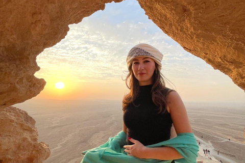 Riyadh: Edge of the World Tour with Snacks and Coffee