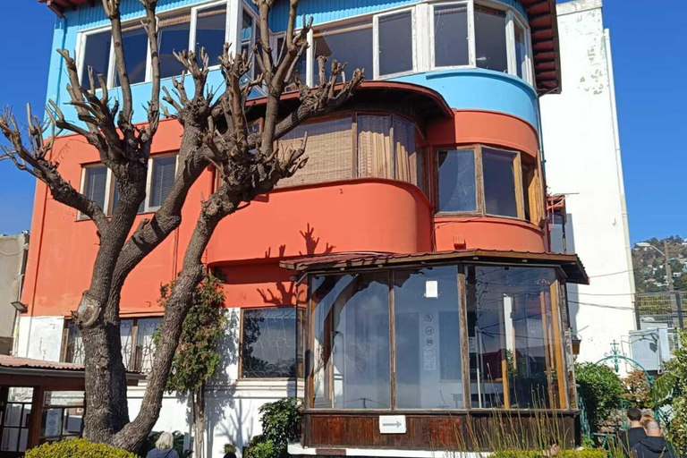Pablo Neruda Sightseeing Tour: Discover Neruda's Valparaíso and Visit His House Pablo Neruda Sightseeing Tour: Discover Neruda's Valparaíso and visit his house