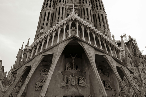 Barcelona: Sagrada Família Guided Tour with Entry Ticket