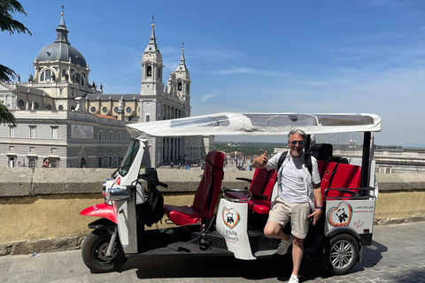 Madrid: Tour privado de la ciudad en Tuk TukMadrid: Tours Privados en Tuk Tuk - 2h