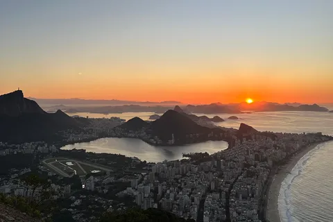 Trilha Morro Dois Irmãos e descida pela Favela do Vidigal