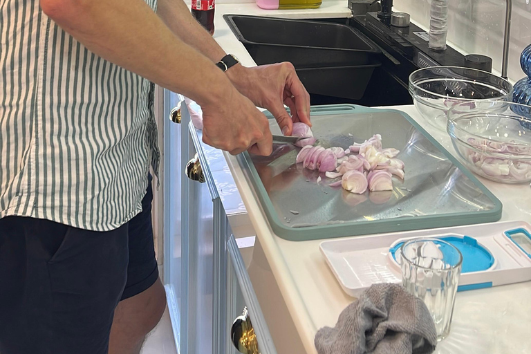 Mumbai: lezione di cucina indiana a casa di una famiglia del postoMumbai: lezione di cucina indiana a casa di una famiglia