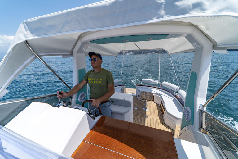 Excursion en bateau privé d'une journée sur la côte amalfitaine au départ d'Amalfi