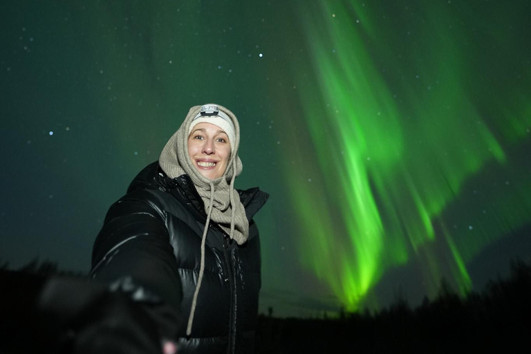 Rovaniemi: Coffee under Northern Lights & Professional Photo