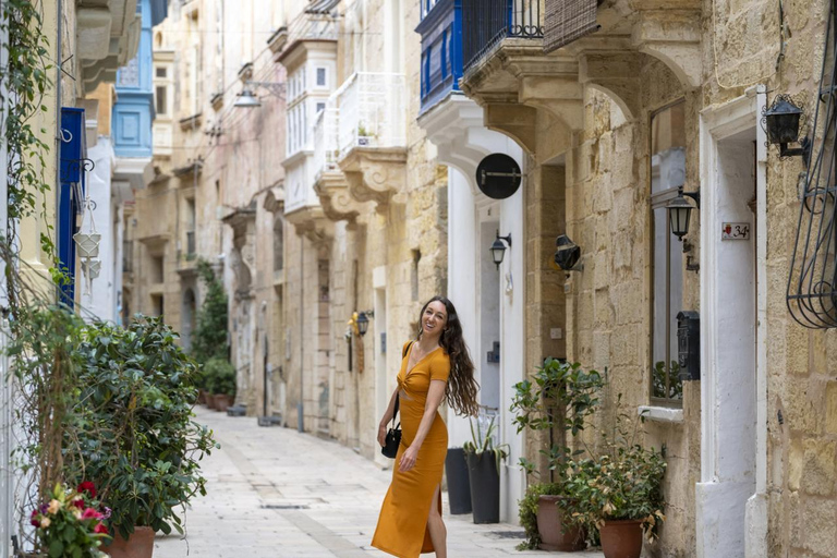 Valletta: Private Photoshoot in Old Town, Harbour & Gardens Standard: 20 photos | 30 mins