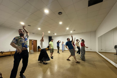 Seville: Enjoy a class of approach to flamenco