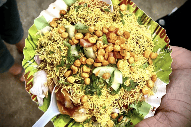 Mumbai: Street Food Tour with Local Guide Mumbai: Street Food Walking Tour With Guide