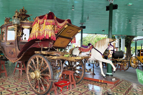 Yogyakarta: Pindul Cave Tubing & Keraton Jogja Cultural Tour